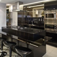 cozinha-preta-silestone-ilha-americana-moderna-pequena-decor-salteado-2